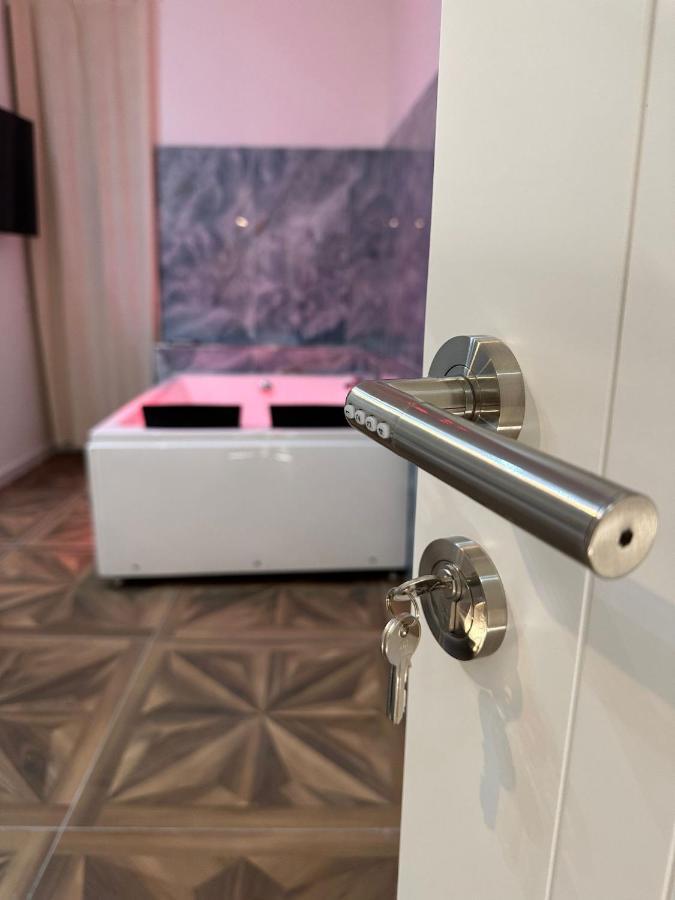 San Ferdinando Suite Room Νάπολη Εξωτερικό φωτογραφία